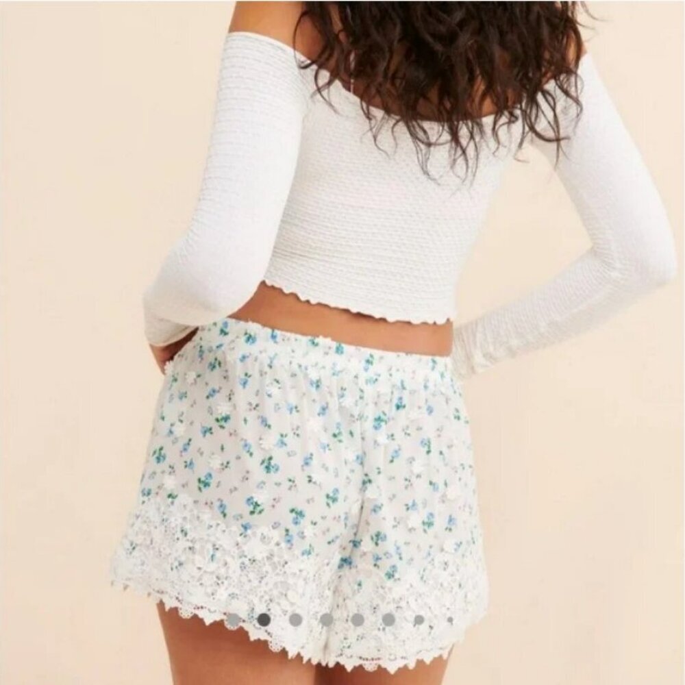 For Love and Lemons Muna Floral Embroidered Lace Pull on Cover Up Shorts Size‎ L - Picture 3 of 13
